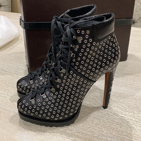 Alaia eyelets details booties - Picture 7 of 15